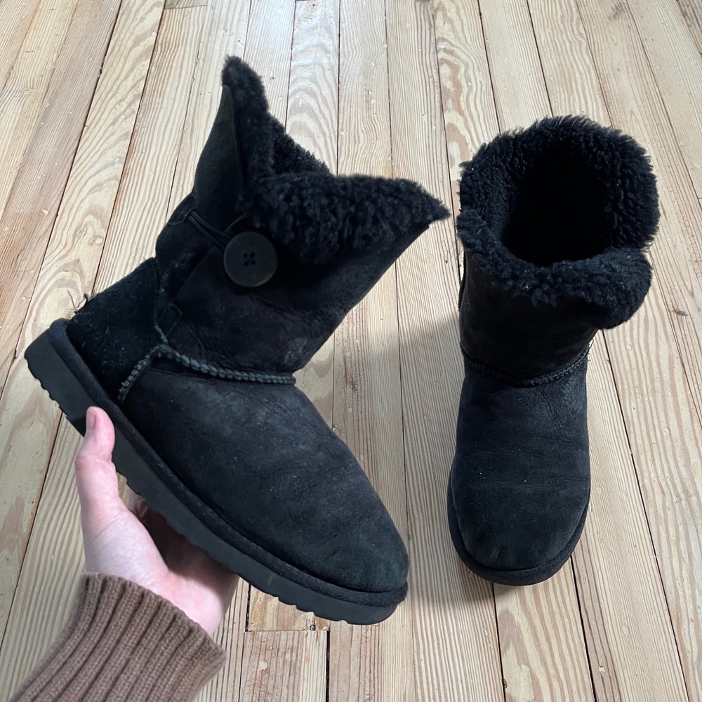 UGG Bailey Button Boots Women Size 7 Black Suede Sheepskin Mid Calf 5803 comfort
